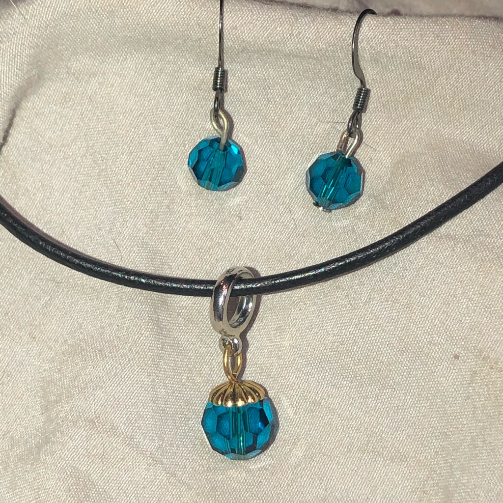 Gorgeous Blue Crystal Necklace Earrings Leather